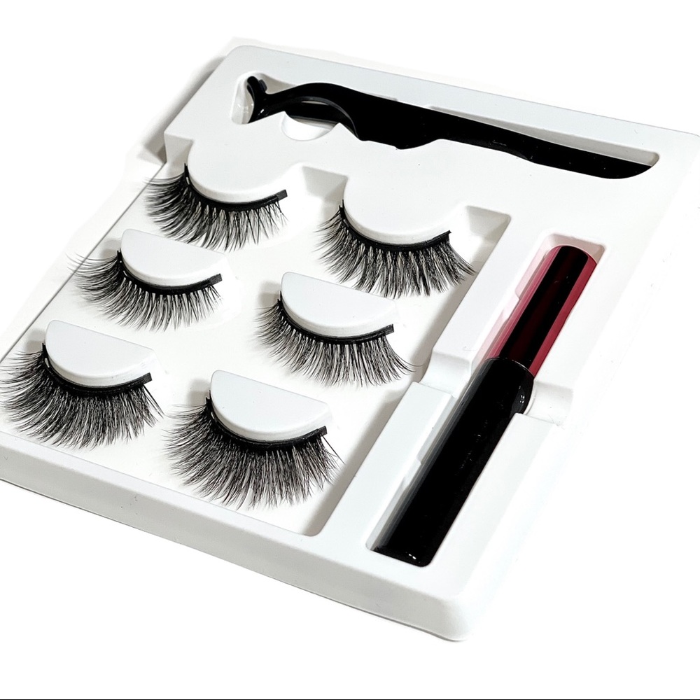 Magnetic Eyelashes 5-6 magnets.